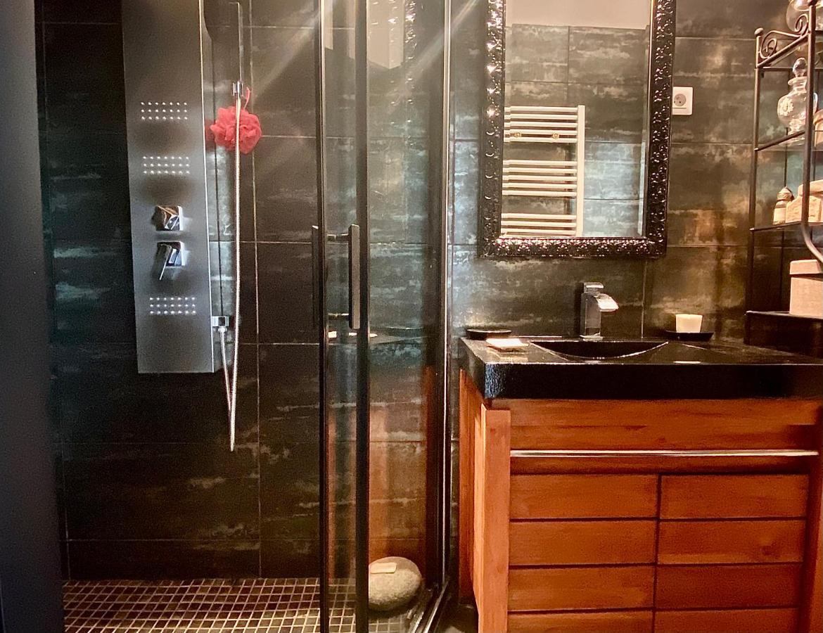 Grand Appartement Haussmanien de Standing avec Jacuzzi Terrasse et Parking en Hyper Centre Bordeaux Buitenkant foto